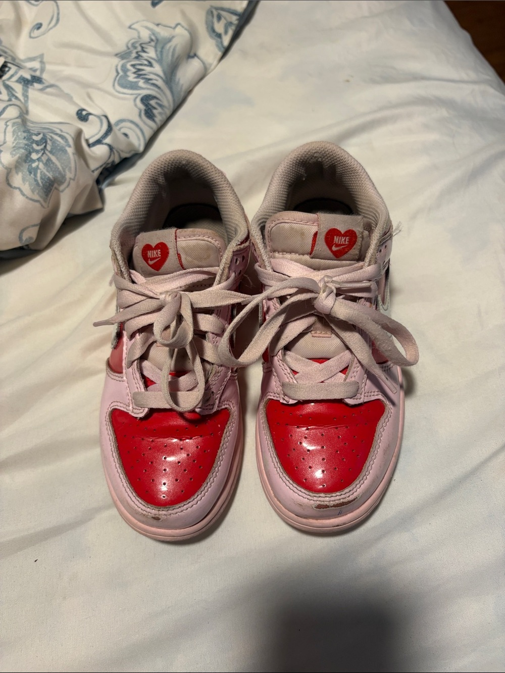 Nike Pink and Red Kids Low-Top Sneakers with White Swoosh - Picture 2 of 6